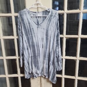 Mudpie Gray Tie-Dye V-Neck Women's Top